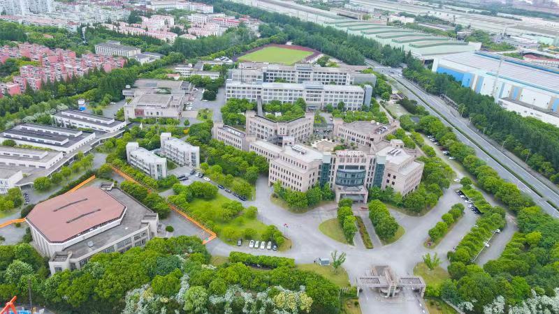 上海校园场地最大容纳8000人的会议场地|上海领学会务的价格与联系方式